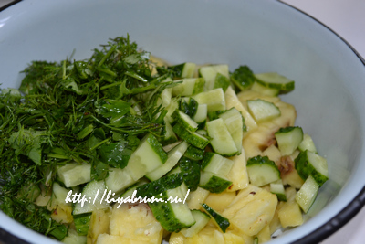 салат с капустой и ананасами