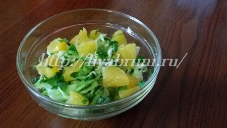 Простой и вкусный салат из капусты